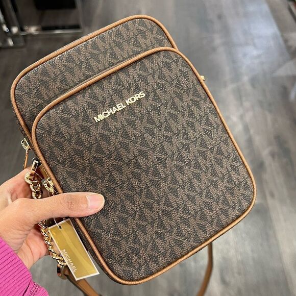 MICHAEL KORS Travel Medium Logo Crossbody Messenger Shoulder Handbag Signature - Picture 1 of 13